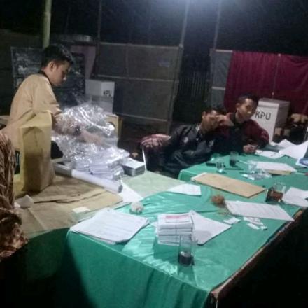 PEMILU 2019 DESA SUKAWENING TPS 17 & TPS 18 RW 08 PASIRHONJE